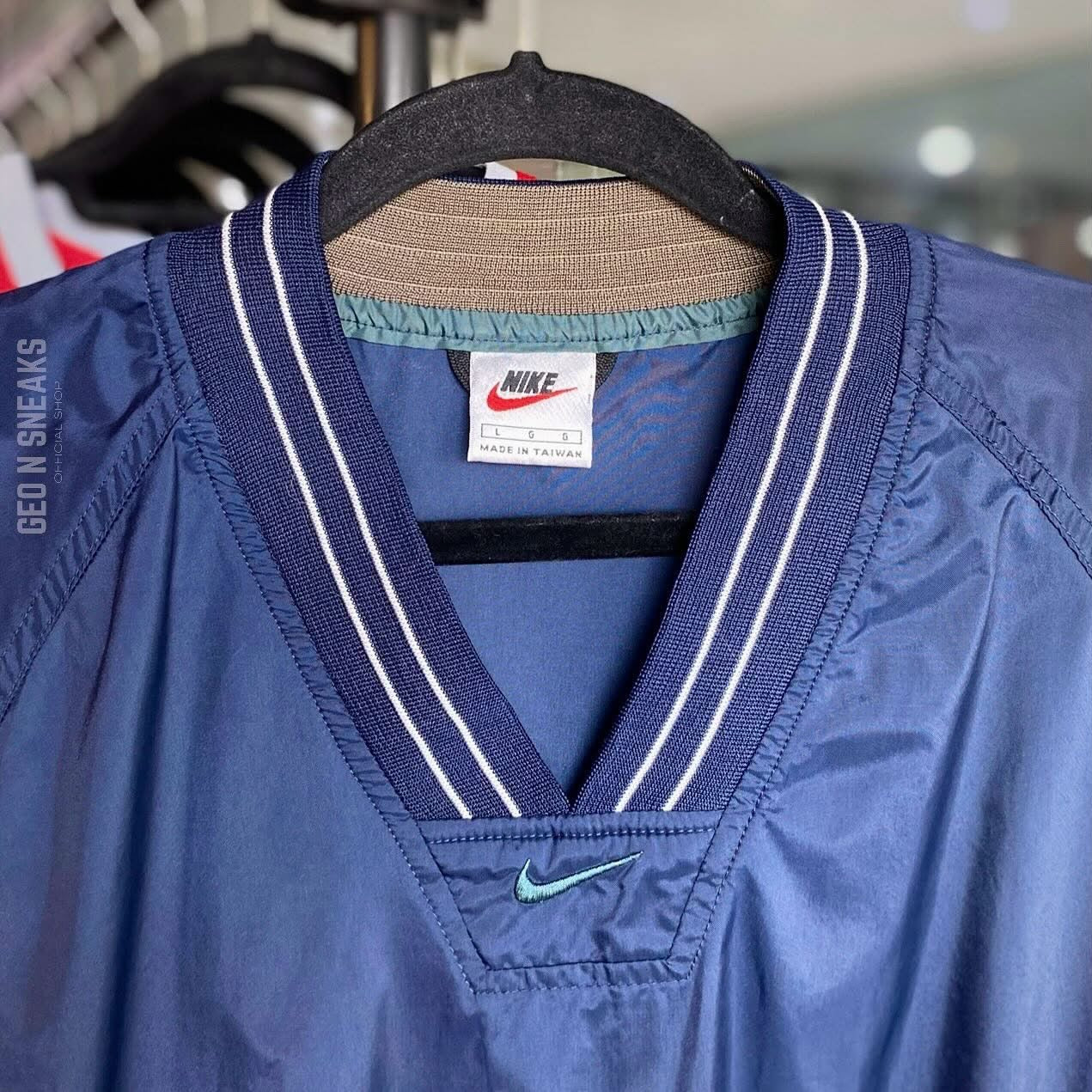 VINTAGE NIKE CENTER SWOOSH NYLON SWEATSHIRT WINBREAKER