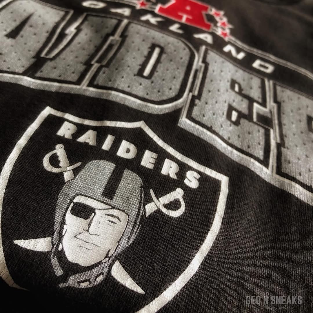 OAKLAND RAIDERS DATED 2001