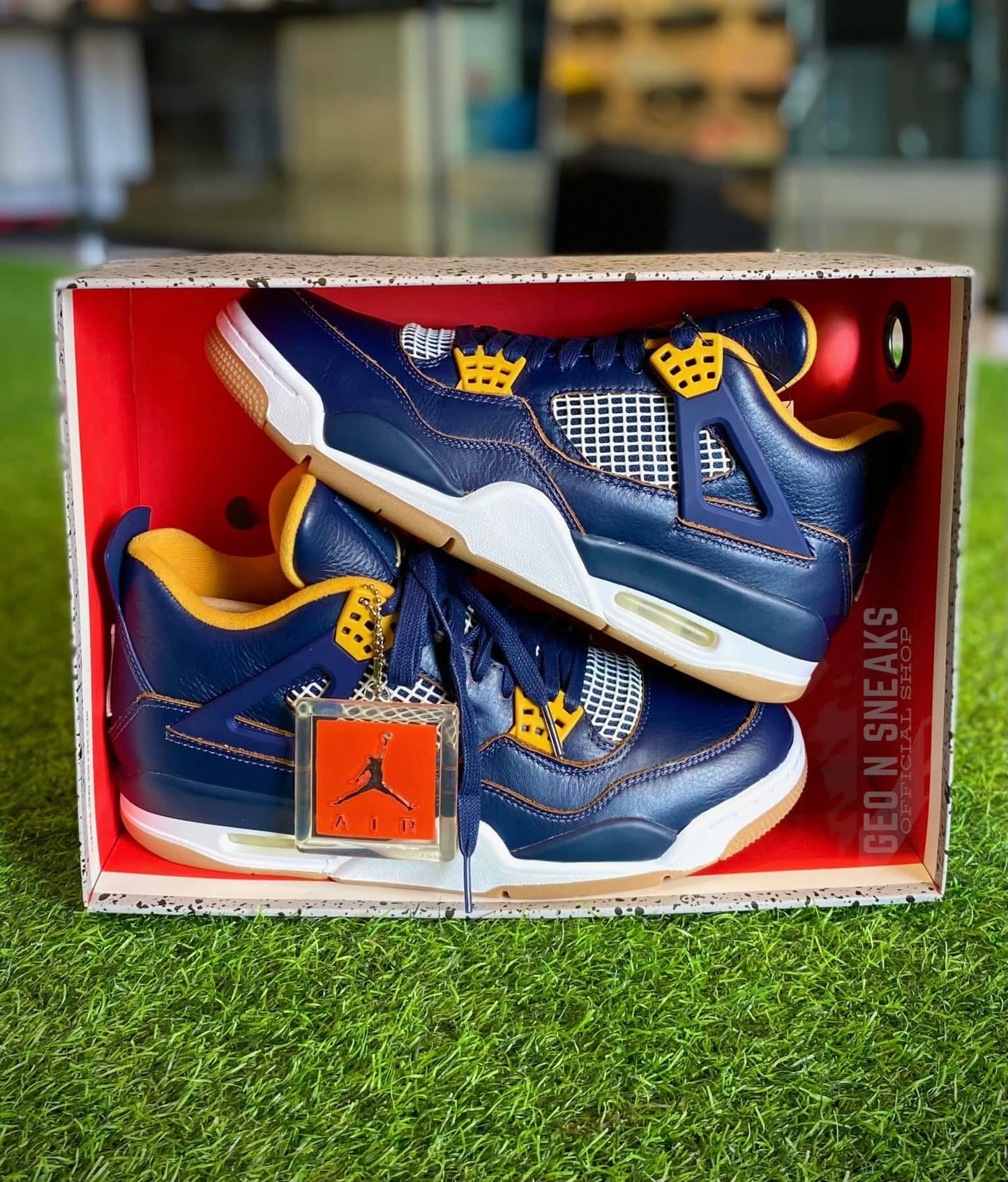 AIR JORDAN 4 RETRO “Dunk From Above”