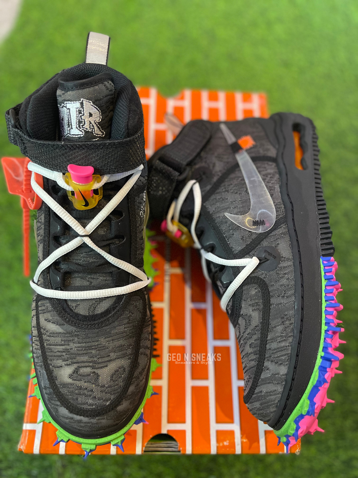 Off-White x Air Force 1 Mid SP "Black"